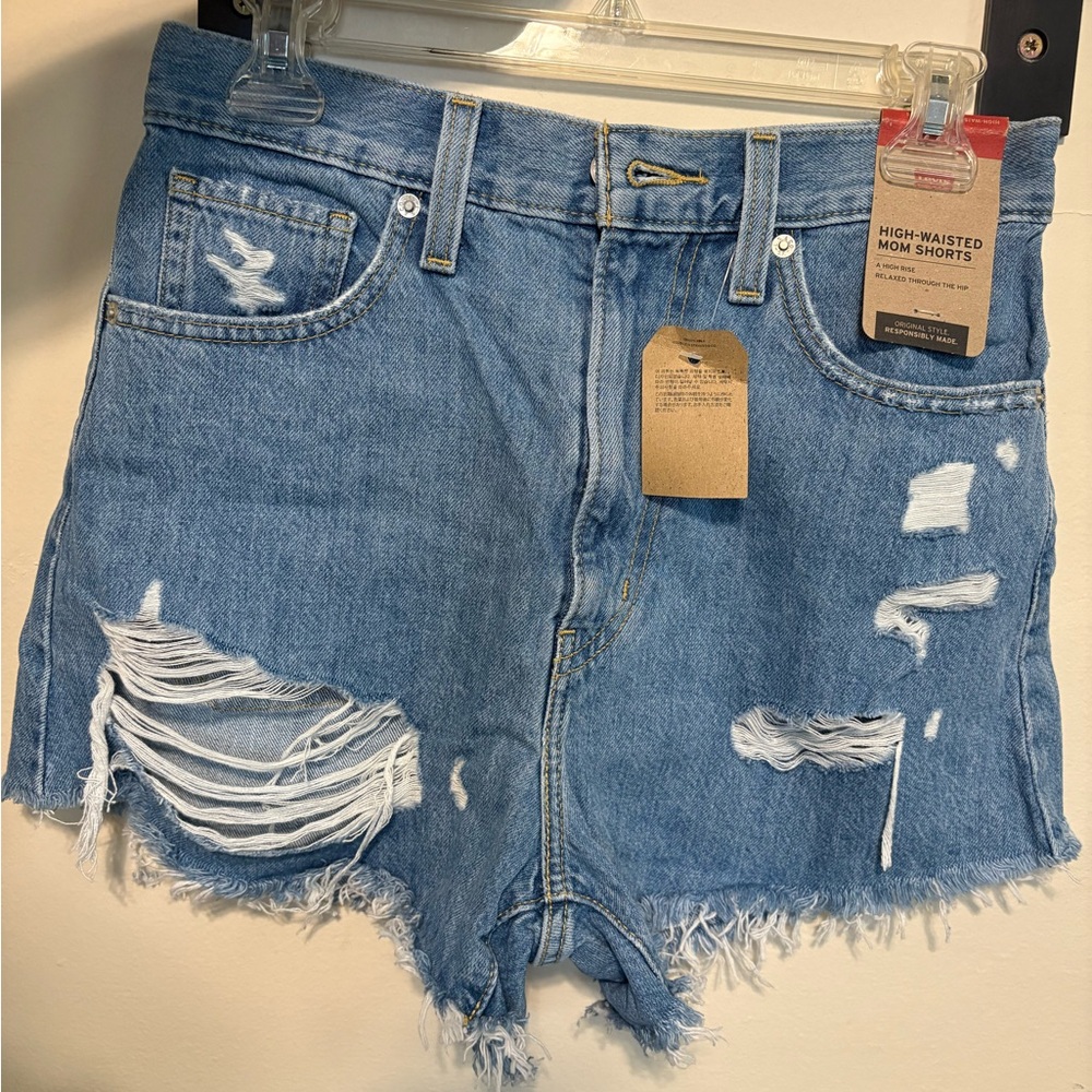 NWT Levi’s 501 high-waisted Mom shorts
